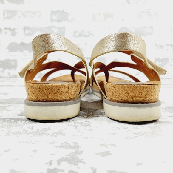 Sofft Metallic Gold Women's Sandals - Picture 6 of 11